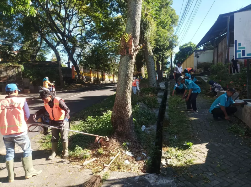 UPT PJP Regional I Temanggung Melaksanakan Kerja Bakti Bersih Lingkungan (Korve)