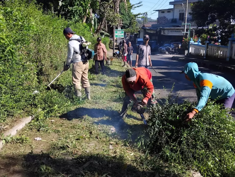 UPT PJP Regional IV Kranggan Melaksanakan Kerja Bakti Bersih Lingkungan (Korve)