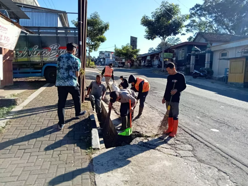 UPT PJP Regional V Kandangan Melaksanakan Kerja Bakti Bersih Lingkungan (Korve)