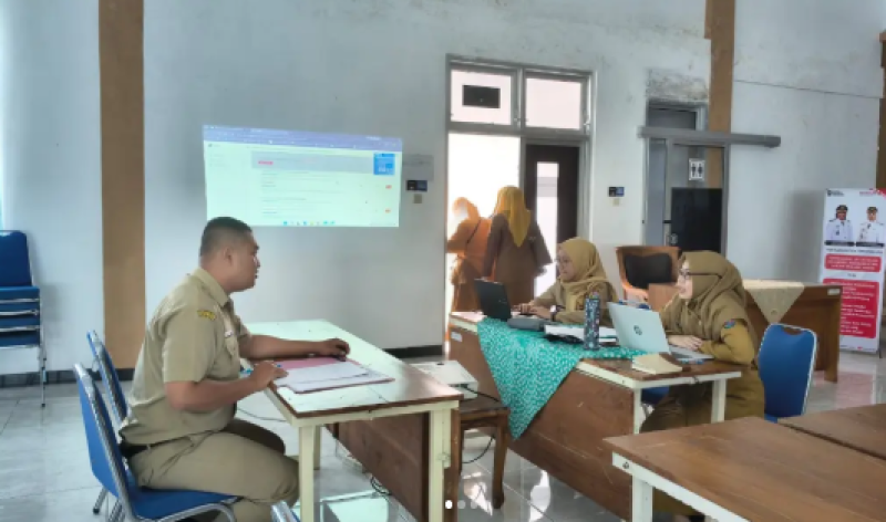 Penyampaian Catatan Hasil Evaluasi dan Desk Klsrifikasi Hasil Sementara Evaluasi SAKIP